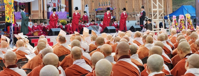 A cultural festival takes place to commemorate the completion of the Hoguk Daejeon, a space dedicated to honoring the patriotic spirit of Korean Buddhism and commemorating the martyred Buddhist monks in Daeheungsa, Haenam County, South Jeolla Province, on November 2. (Yonhap)