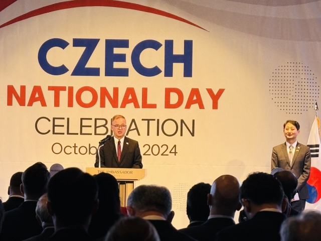 Czech Ambassador to Korea Ivan Jancarek (left) speaks at an event commemorating Independence Day of the Czech Republic at Ambassador Seoul Pullman Hotel in Jung-gu, central Seoul on October 28. (Sanjay Kumar/ The Korea Herald)