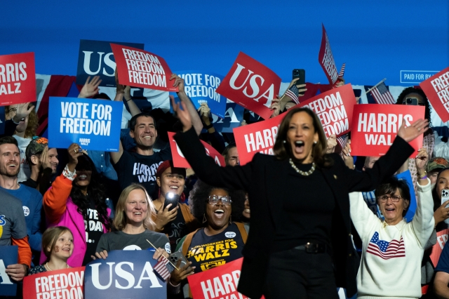 Supporters of Democratic presidential nominee US Vice President Kamala Harris react as Harris walks on stage during a campaign rally at Carrie Blast Furnaces National Historic Landmark, in Pittsburgh, Pennsylvania on Nov.4. (Reuters)