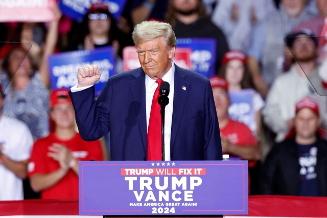 Former US President and Republican presidential candidate Donald Trump speaks during a campaign rally at Van Andel Arena in Grand Rapids, Michigan on Nov. 5. (AFP)