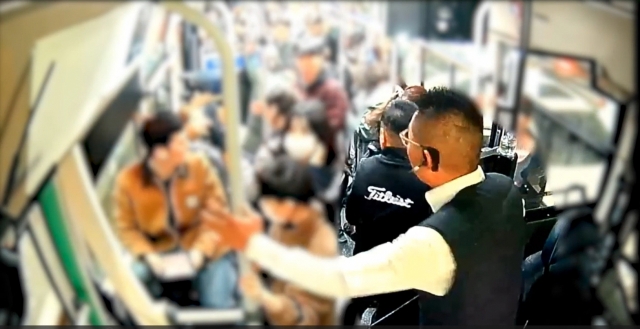 Driver Oh Myeong-seok approaches the unconscious female passenger in the bus on Oct. 22. (Seoul Bus Transport Association)