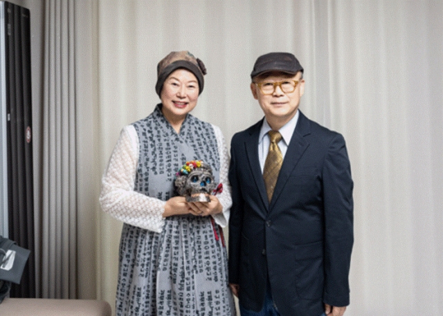 Bae Sun-hee (left) and Park Sung-jin (Bae Sun-hee and Park Sung-jin)