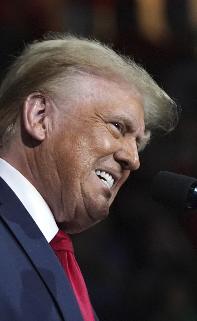 Donald Trump speaks at a campaign rally at the Salem Civic Center on Saturday in Salem, Va. (AP-Yonhap)