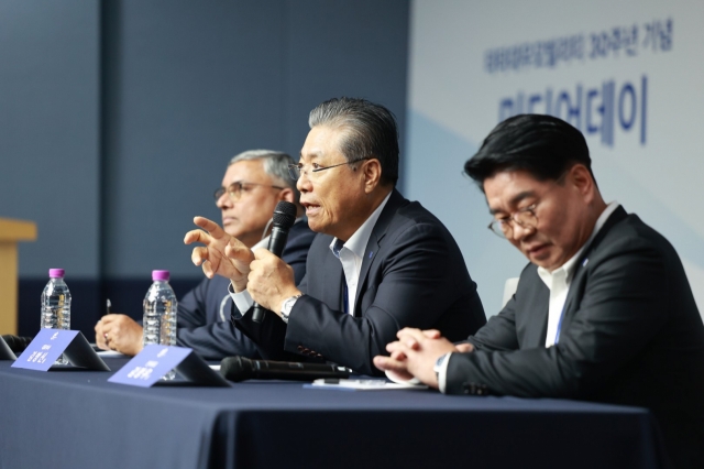 Tata Daewoo Mobility CEO Kim Bang-shin (center) speaks at a press conference marking the company's 30th anniversary rebranding, held Wednesday at its headquarters in Gunsan, a port city in southwestern South Korea. (Tata Daewoo Mobility)