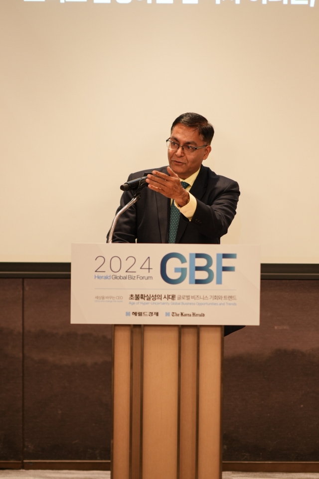 India’s Ambassador to South Korea Amit Kumar speaks at the Global Business Forum in central Seoul on Wednesday. (The Korea Herald)