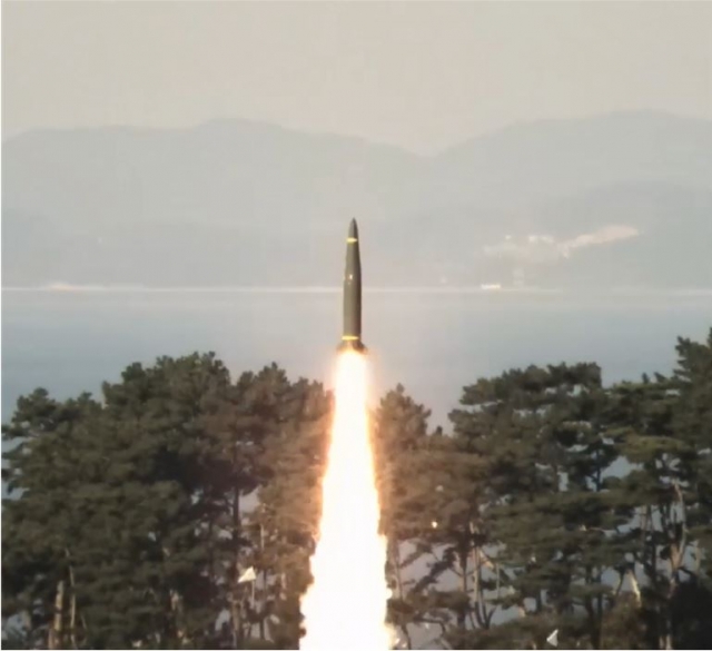 A Hyunmoo-II ballistic missile is fired from a transporter erector launcher in the western coastal county of Taean, 108 kilometers southwest of Seoul, on Thursday, in this photo provided by the Joint Chiefs of Staff the next day. (Yonhap)