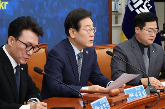 Rep. Lee Jae-myung, the Democratic Party of Korea chair, speaks during a meeting of the party leadership at the National Assembly in Seoul on Friday. (Yonhap)