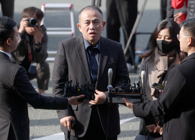 Myeong Tae-kyun (center) speaks to reporters before the prosecutors’ office in Changwon, South Gyeongsang Province, where he is based. (Yonhap)