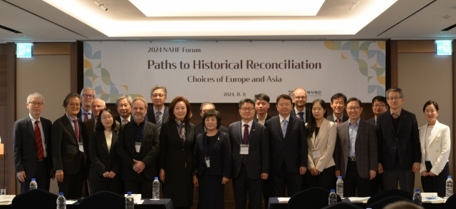 Participants at the “Paths to Historical Reconciliation” forum pose for a photo at the Lotte Hotel Seoul on Friday. (NAHF)