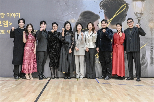 (From left) Baritone Lee Sung-wang, soprano Kim You-mi, tenor Moon Se-hoon, soprano Seo Sung-young, Seoul Metropolitan Opera artistic director Park Hye-jin, director Eom Sook-jeong, soprano Hwang Su-mi, tenor Kim Jung-hoon, Jang eun-soo and baritone Kim Tae-han pose for photos during a press conference on Thursday at Sejong Center for the Performing Arts. (Sejong Center for the Performing Arts)