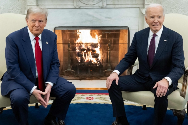 US President Joe Biden meets with President-elect Donald Trump in the Oval Office at the White House in Washington on Nov. 13 in this photo released by Reuters. (Yonhap)