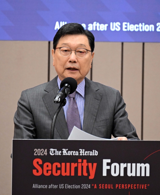 Chung Duck-koo, founder and chair of Seoul-based think tank North East Asia Research Foundation, delivers a keynote speech during the Korea Herald Security Forum 2024 at the National Assembly Museum on Wednesday. (Lee Sang-sub/The Korea Herald)