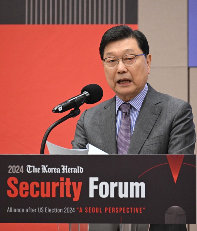 Chung Duck-koo, founder and chair of Seoul-based think tank North East Asia Research Foundation, delivers a keynote speech during the Korea Herald Security Forum 2024 at the National Assembly Museum on Wednesday. (Lee Sang-sub/The Korea Herald)