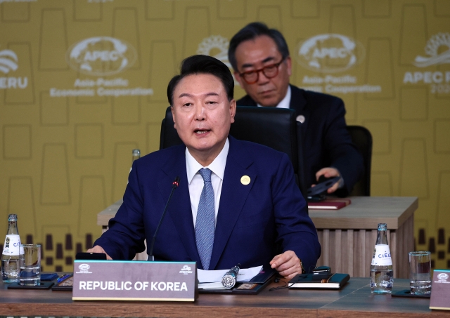 President Yoon Suk Yeol claps hands during the Informal Leaders' Retreat of the Asia-Pacific Economic Cooperation summit held at the Lima Convention Center in Lima, Peru on Saturday. (Yonhap)