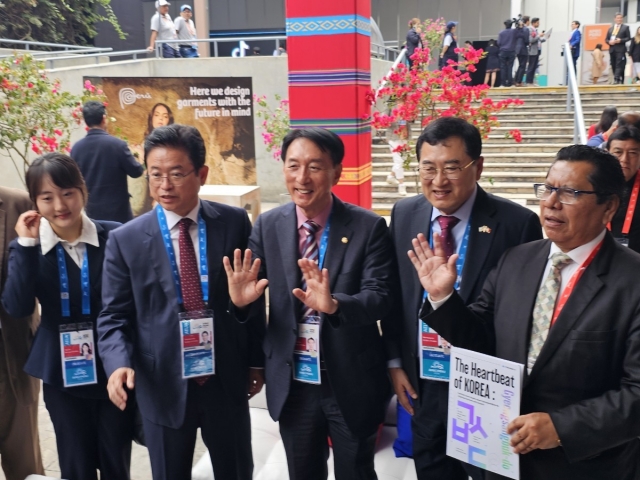 A three-member South Korean delegation visits Peru to prepare for APEC 2025 a year from now. The delegation includes Gyeongju Mayor Joo Nak-yong (second from left), People Power Party Rep. Kim Seok-ki (center) and North Gyeongsang Province Governor Lee Cheol-woo (fourth from left). (Rep. Kim Seok-ki’s office)