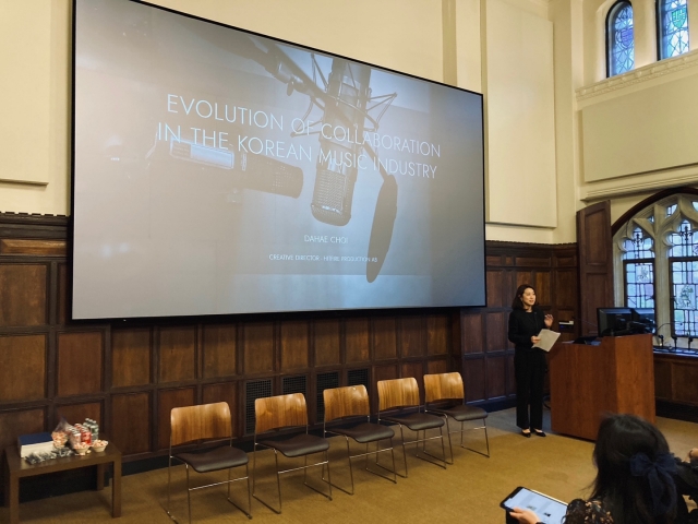 An industry insider delivers a presentation during the K-Pop: Musical Production and Consumption conference at Yale University in New Haven, Connecticut, Thursday. (Kim Jae-heun/The Korea Herald)