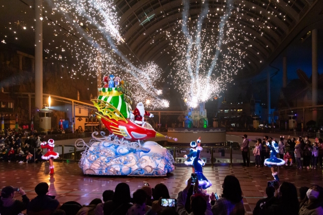 Christmas-themed performance is held at Lotte World Adventure in Songpa-gu, southern Seoul. (Lotte World Adventure)