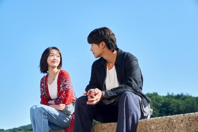 “Mr. Plankton” stars Lee Yu-mi (left) and Woo Do-hwan. (Netflix)