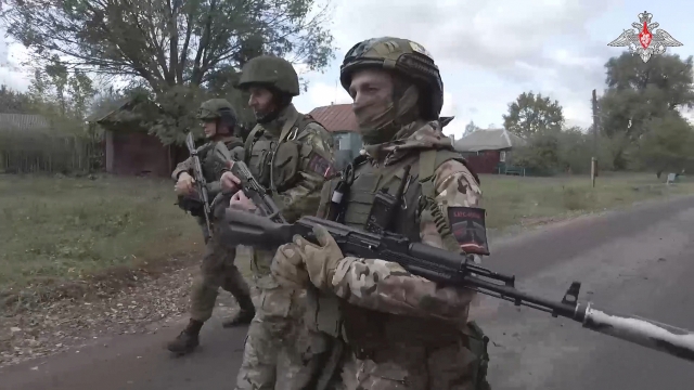 In this photo taken from video released by the Russian Defense Ministry on Thursday, Oct. 24, Russian soldiers patrol a village in the Russian - Ukrainian border area in ​​the Kursk region, Russia. (AP-Yonhap)