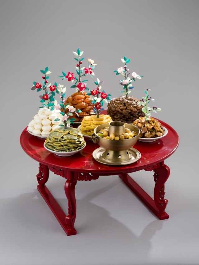 A Joseon-era dining table mockup. (National Palace Museum of Korea)