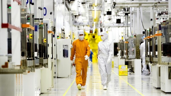 Inside Samsung Electronics' semiconductor manufacturing plant in Pyeongtaek, Gyeonggi Province (Samsung Electronics)