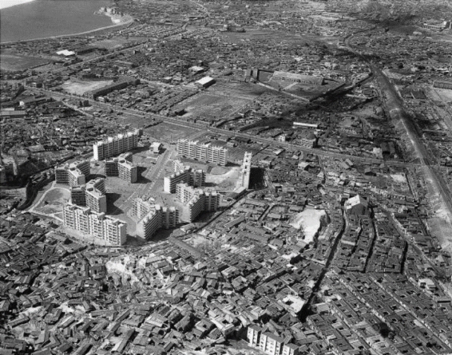 A photo from 1965 shows the Mapo Apartment Complex, construction for which was completed in 1964. (Ministry of Culture, Sports and Tourism)