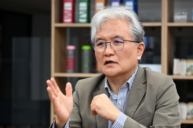 Kim Sung-hong, professor of architecture at University of Seoul, speaks during an interview with The Korea Herald on Oct. 18 in Seoul. (Lee Sang-sub/The Korea Herald)