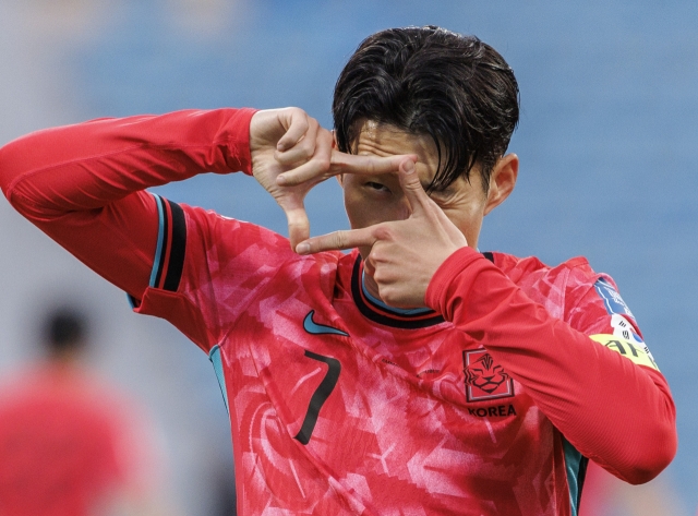 Son Heung-min of South Korea celebrates after scoring a goal against Palestine during the teams' Group B match in the third round of the Asian World Cup qualification at Amman International Stadium in Amman on Nov. 19 Tuesday. (Yonhap)