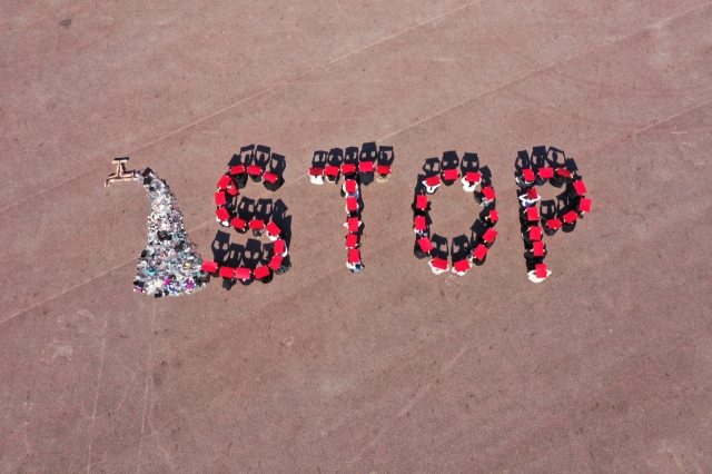 Activists from the Korea Federation for Environmental Movements stage a “human sign” performance, calling for the adoption of a strong international treaty against plastic pollution at Yeouido Hangang Park in western Seoul on Oct. 26. (Korea Federation for Environmental Movements)