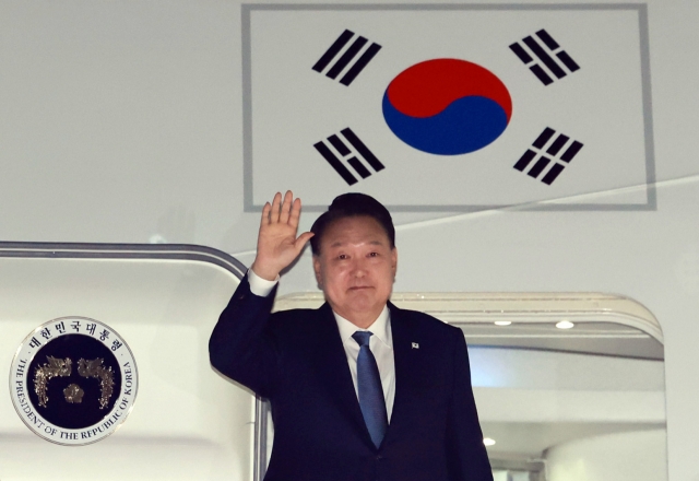 President Yoon Suk Yeol arrives at Seoul Air Base in Seongnam, south of Seoul, on Thursday from his trip to Peru and Brazil. (Yonhap)