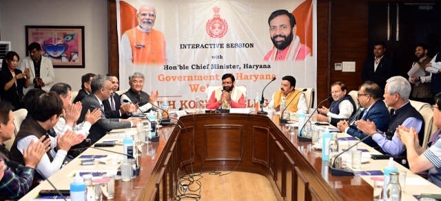 Daewoo Engineering & Construction Chairman Jung Won-ju (rear left), Haryana Chief Minister Nayab Singh Saini (center), high-ranking Haryana government officials, and members of the Korea Housing Builders Association discuss potential future cooperation in Gurugram, India, on Thursday. (Park Hae-mook/The Korea Herald)