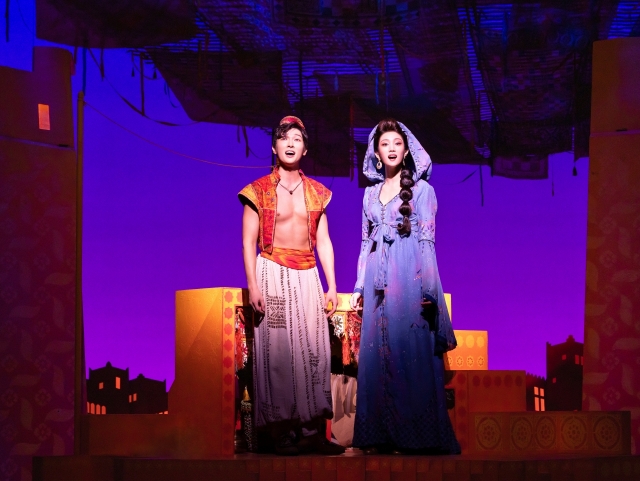 Park Kang-hyun (left) as Aladdin and Min Kyung-a as Jasmine in the musical 