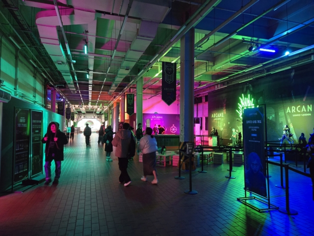 Arcane fans explore different areas of Arcane Fanfest venues in Seongdong-gu, eastern Seoul on Wednesday. (Lee Si-jin/The Korea Herald)