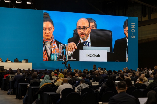 Luis Vayas Valdiviesco, chair of the Intergovernmental Negotiating Committee, speaks during an open plenary session of the INC-5 on the UN plastics treaty held at Bexco, Busan, Wednesday. (Courtesy of WWF-Korea)