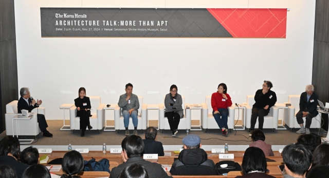 Panelists Kim Sung-hong (from left), professor of architecture at University of Seoul; Lee Eun-kyung, principal at EMA Architects & Associates; Cho Kyung-bin, CEO of Pildong2ga Architects; Lee So-jung, principal at OBBA; Kim Hana, director at Seoul Social Standard; Park Chang-hyun, CEO of A Round architects; and Yoon Seung-hyun, professor of architecture at Chung-Ang University and CEO of Interkerd Architects, engage in a discussion during the second roundtable at the 