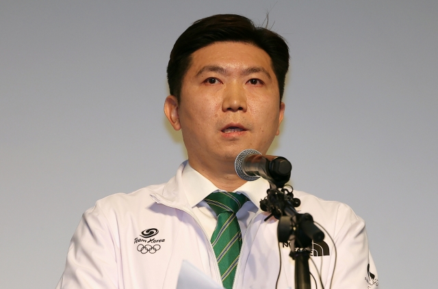 Former International Olympic Committee member Ryu Seung-min speaks at a press conference in Seoul on Tuesday, announcing his bid for president of the Korean Sport & Olympic Committee. (Yonhap)