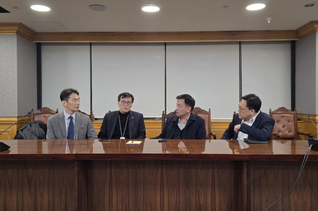 (From left) Financial Supervisory Service Gov. Lee Bok-hyun, Bank of Korea Governor Rhee Chang-yong, Finance Minister Choi Sang-mok and Financial Services Commission Chairman Kim Byoung-hwan hold an emergency meeting on the possible impact of the martial law on the economy and financial market. (Yonhap)