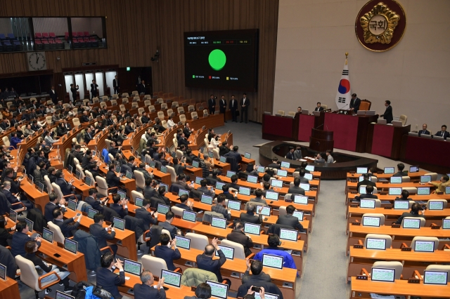 The National Assembly's main chamber after passing the motion to revoke the martial law. (Yonhap)