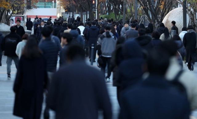 People walk around Yeouido subway station in western Seoul on Wednesday morning after President Yoon Suk Yeol announced the withdrawal of martial law that he declared Tuesday night. (Newsis)