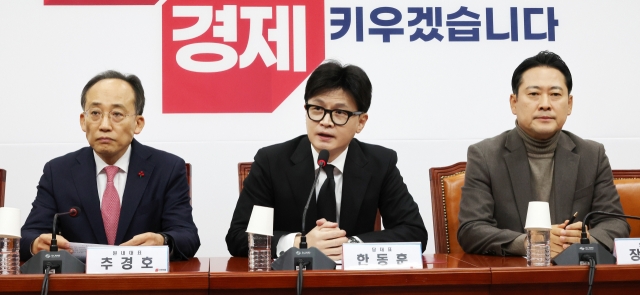 Han Dong-hoon (center), chair of the ruling People Power Party, speaks during the People Power Party’s Supreme Council meeting, held at the National Assembly in western Seoul, Thursday. (Yonhap)