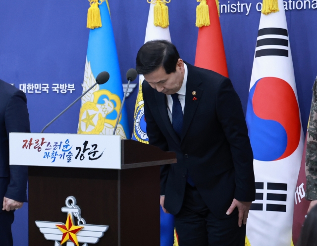 The acting Defense Minister Kim Seon-ho bows at the press conference held in the Ministry of Defense, Seoul, on Friday. (Yonhap)