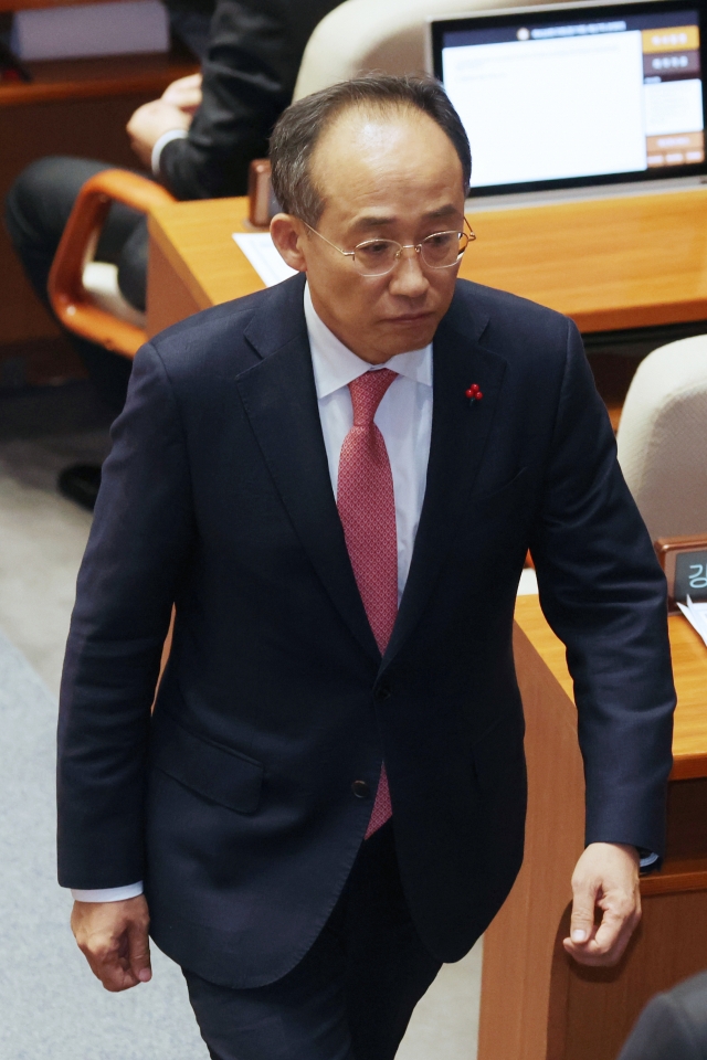 Ruling party floor leader Rep. Choo Kyung-ho (Yonhap)