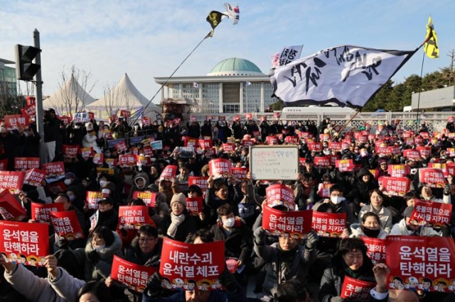 Protesters hold a rally in front of the National Assembly in Seoul on Dec. 7, calling for the ouster of President Yoon Suk Yeol after this week's martial law turmoil (Yonhap)