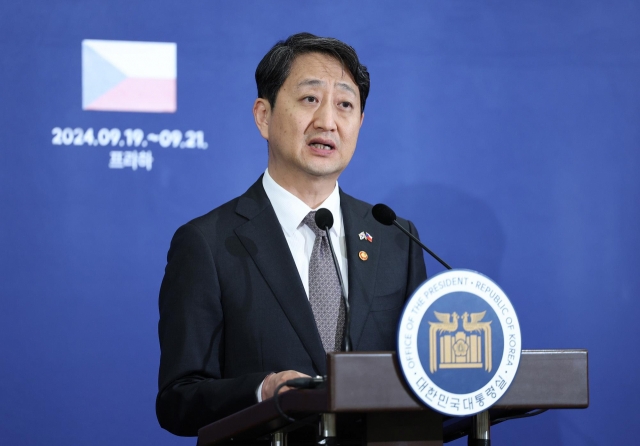 Speaking at a briefing in Prague on Sep. 19, Ahn Duk-geun, minister of trade, industry and energy, criticized opposition allegations about dumping orders in South Korea’s nuclear power plant contract with the Czech Republic, calling them “unfounded fake news.” (Getty Images)