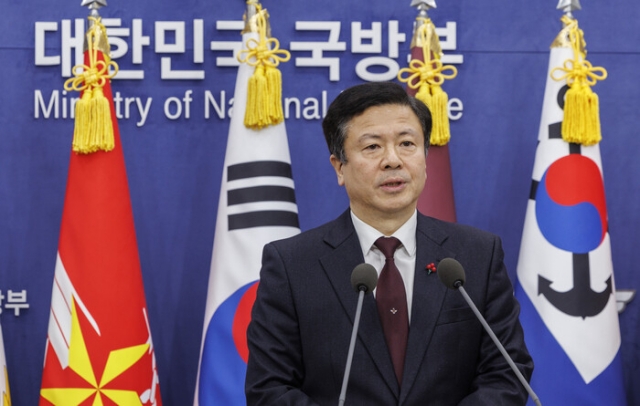 Defense Ministry spokesperson Jeon Ha-kyu speaks during a regular briefing at the ministry's headquarters in Yongsan, Seoul, on Monday. (Yonhap)