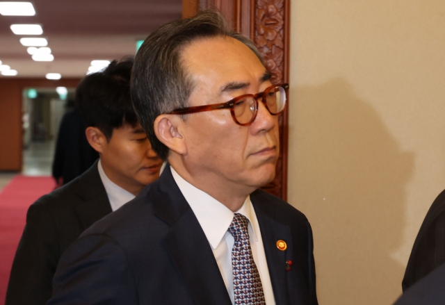 Foreign Minister Cho Tae-yul attends a meeting of Cabinet members at the government complex in Seoul on Sunday. (Yonhap)