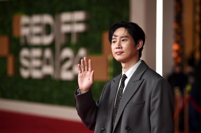 Park Sung-hoon poses for a photo during the Red Sea International Film Festival red carpet event in Jeddah, Saudi Arabia, on Dec. 6. (RSIFF)