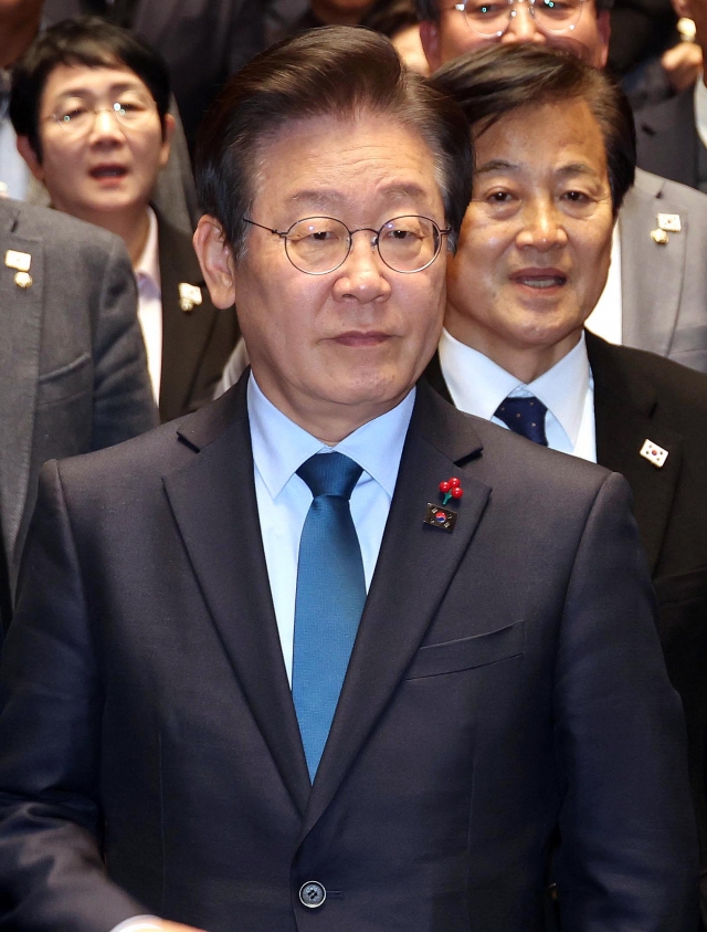 Lee Jae-myung, leader of the main opposition Democratic Party, heads to a party meeting at the National Assembly in Seoul on Monday. (Yonhap)