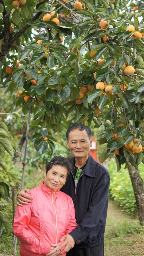 Jang Song-gu (left) with her husband Jo Je-du. (Korea Organ Donation Agency)