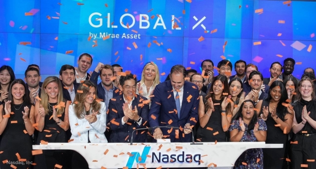 Mirae Asset Global Investments holds an opening bell ceremony at the Nasdaq stock market in July to celebrate the $50 billion milestone in its exchange-traded funds under management in the US. (Mirae Asset Global Investments)